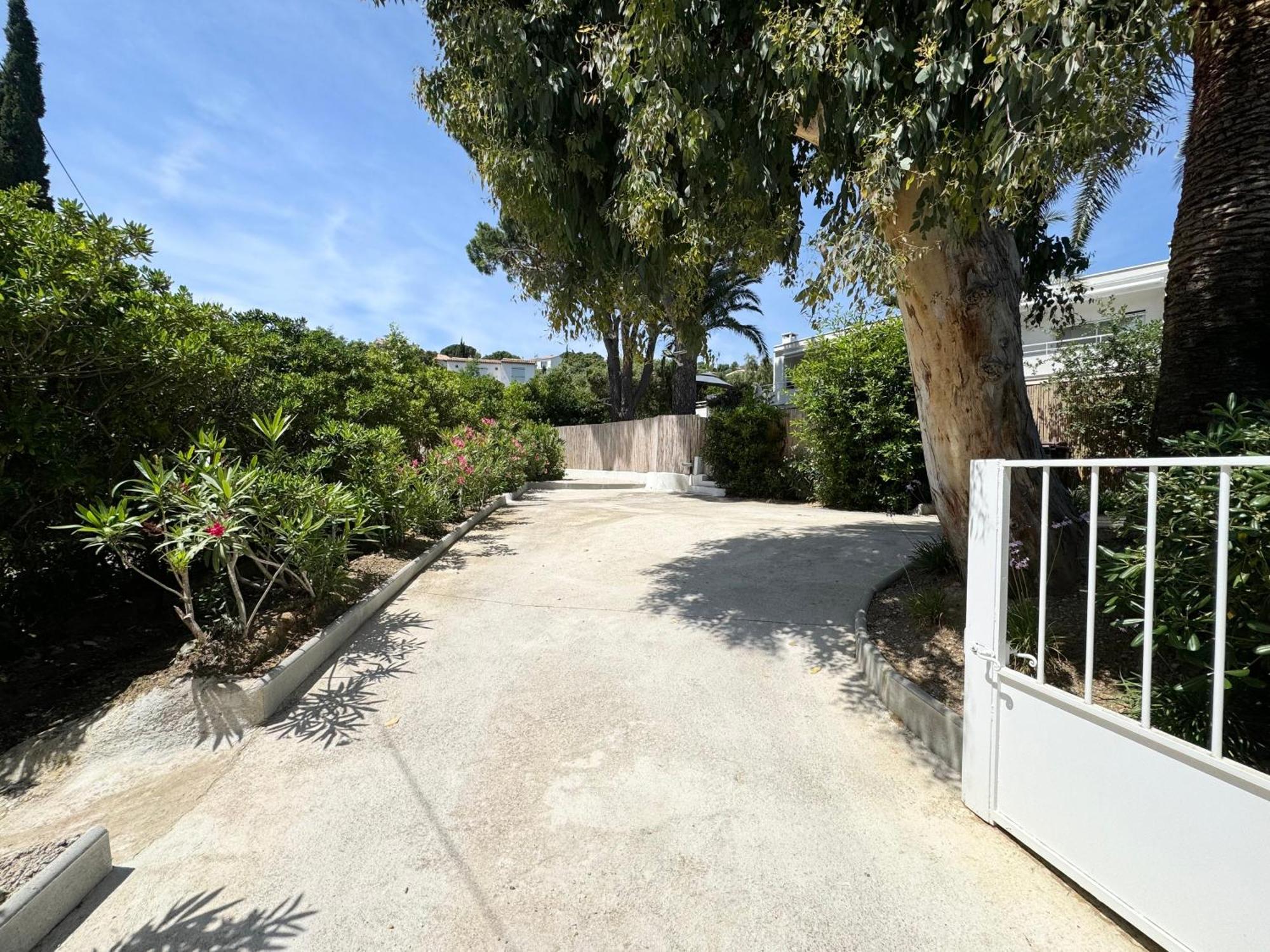 Appartement 1Ch Avec Terrasse Et Jardinet A 400M De La Plage Cavalaire-sur-Mer Bagian luar foto